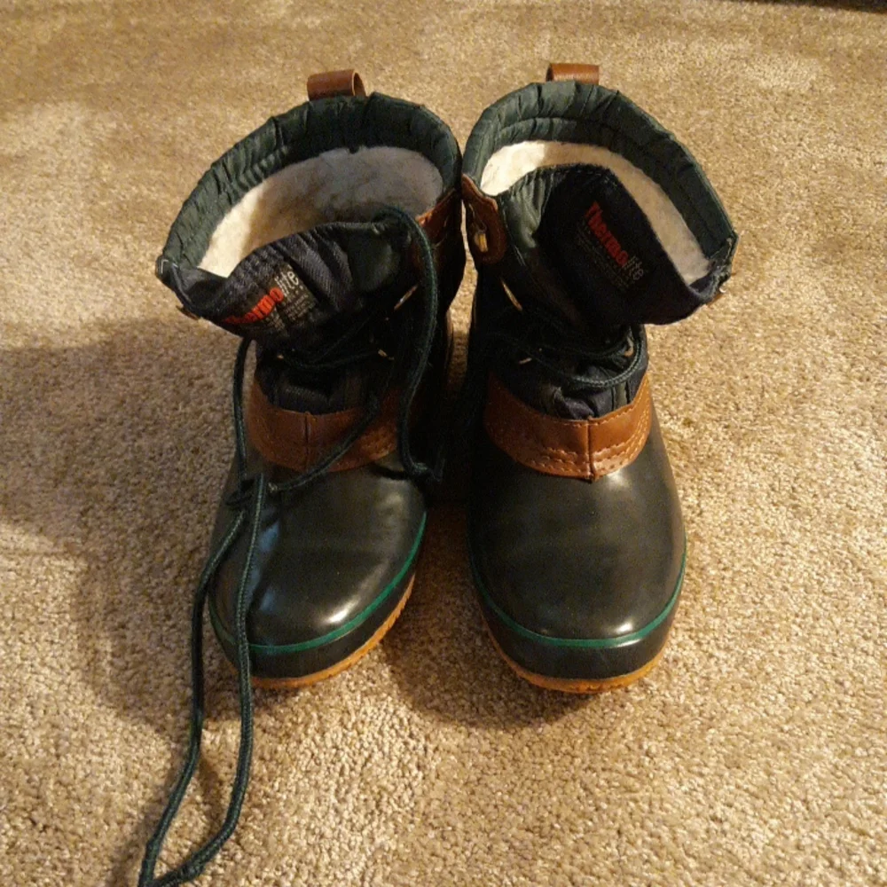 Northwest Territory Snow Boots - Picture 1 of 8